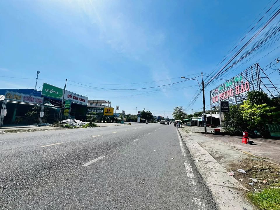 Nhà 3 tầng mặt tiền Quốc Lộ 1A, Cà Mau kinh doanh bạt ngàn, giá hời