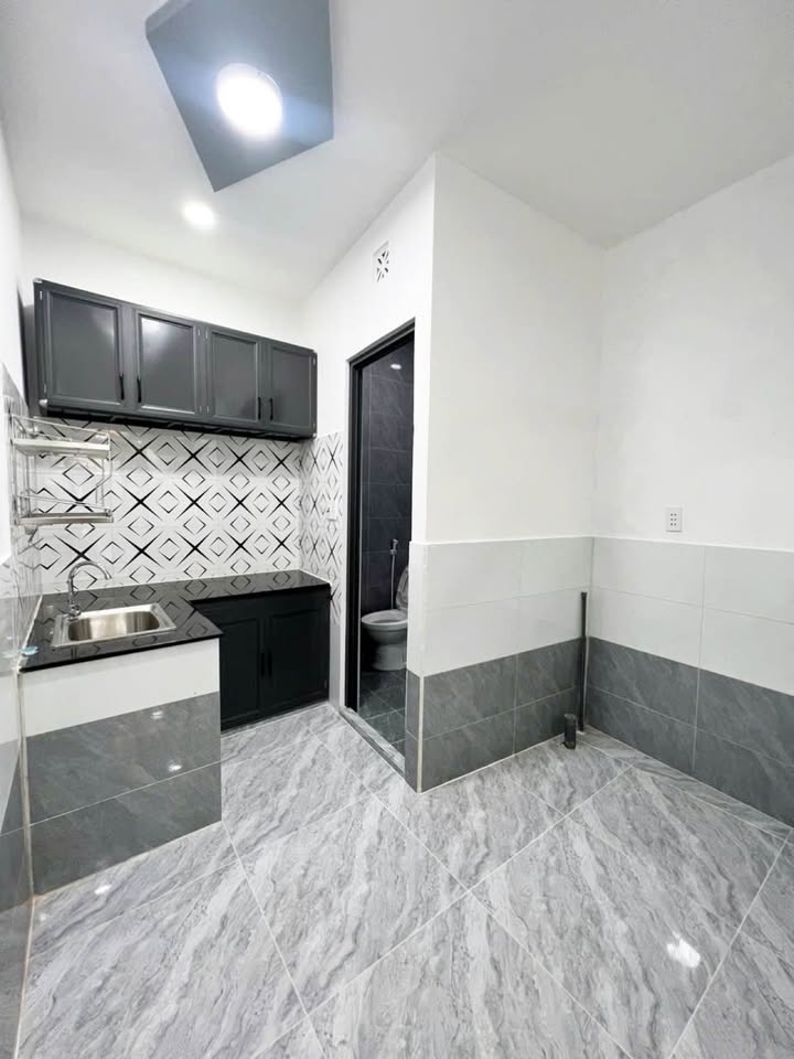 Nhà xinh 2 tầng, 2 phòng ngủ, hẻm xe hơi, Quận 7, giá thương lượng