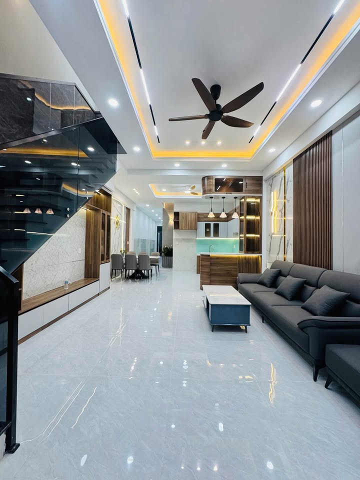 Nhà 1 trệt 1 lầu sang chảnh, hiện đại tại Đức Hòa, Long An - 3.45 tỷ