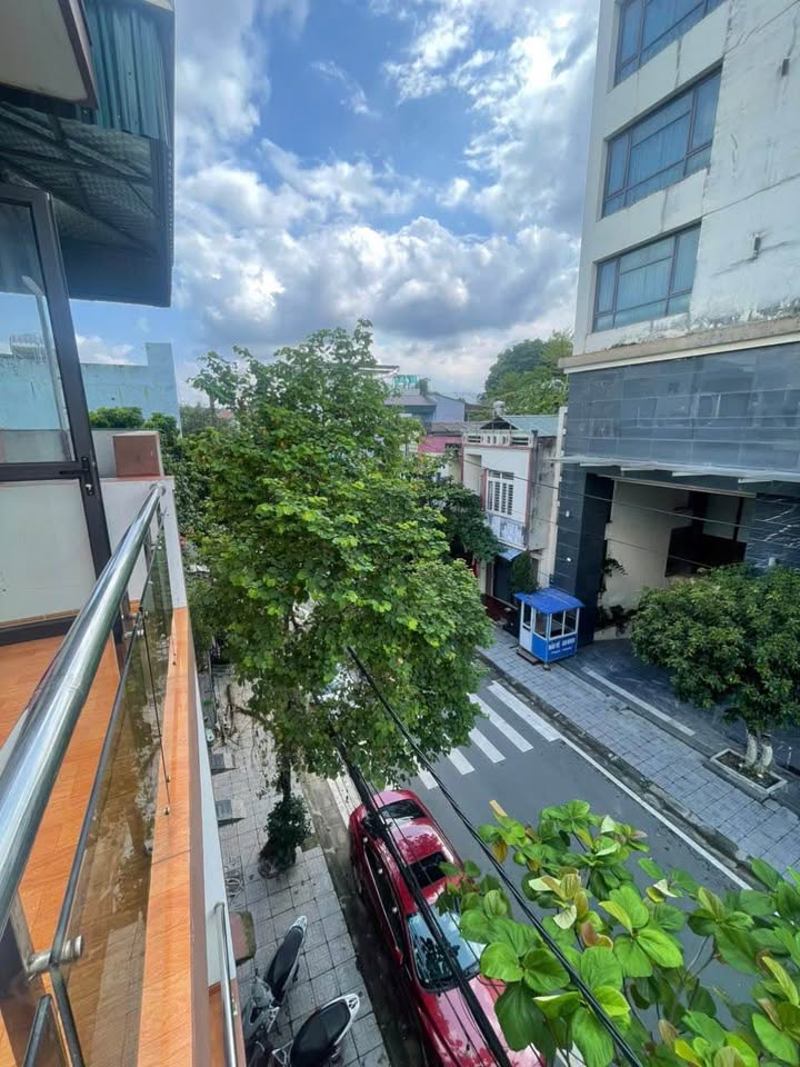 Nhà 3 tầng mới đẹp Lê Đại Hành, trung tâm Lào Cai, ở ngay, giá hời