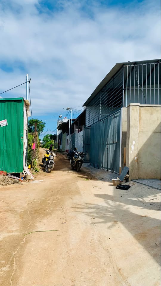 Nhà mới xây 100% hẻm 451 Y Moan, Buôn Ma Thuột giá 2.5 tỷ