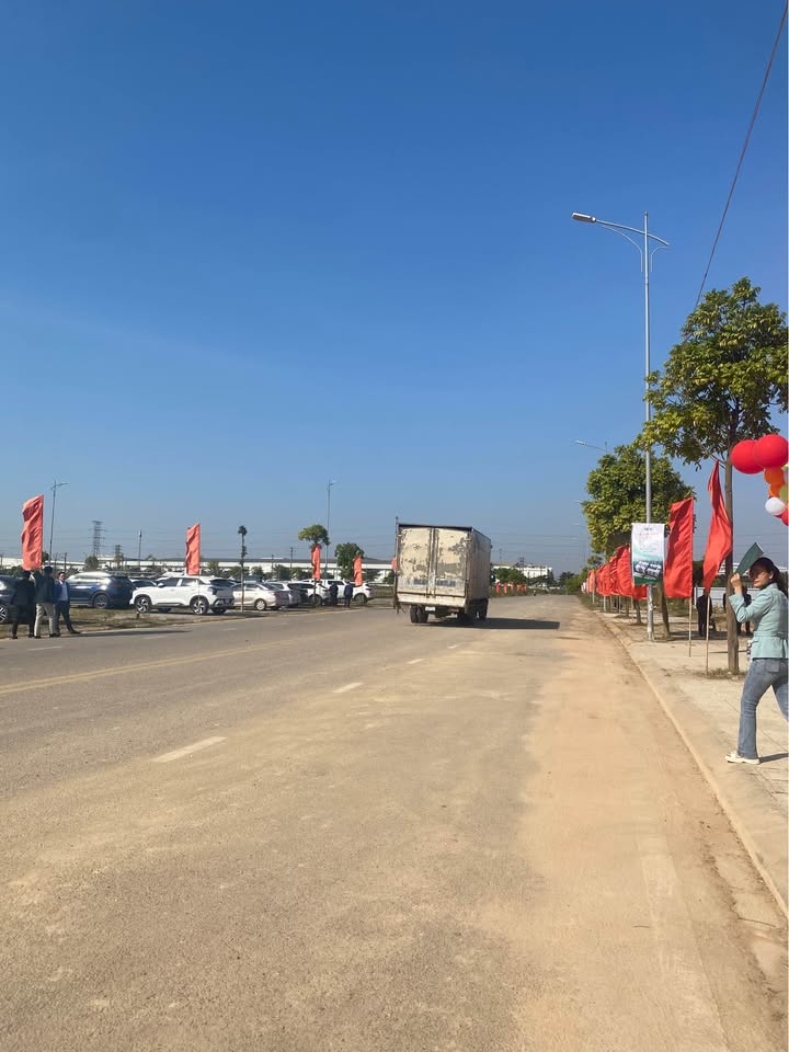 Bán gấp nhà 3 tầng full nội thất, đối diện khu công nghiệp Bá Thiện 1, Vĩnh Phúc - Giá đầu tư