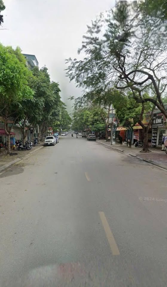 Cho thuê nhà 7 tầng thang máy ở Phố Trạm, phù hợp kinh doanh, văn phòng, lớp học, giá 30 triệu/tháng