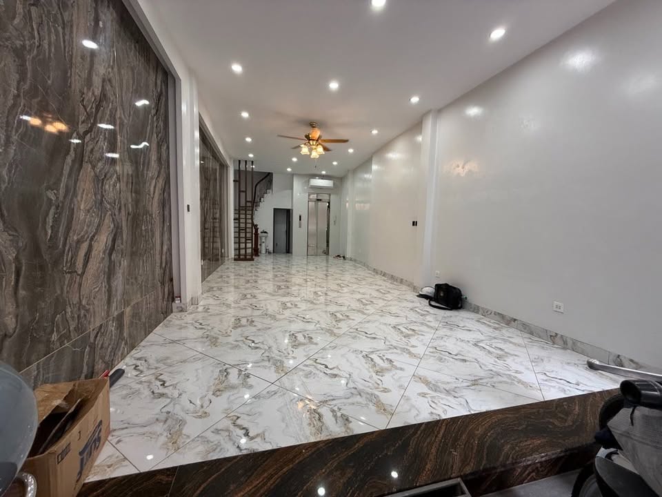 Siêu phẩm mặt bằng 6 tầng thang máy tại Hoàng Mai, sẵn sàng mang về lợi nhuận khủng cho chủ nhân