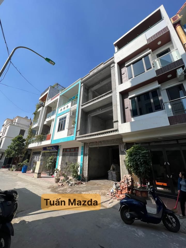 Nhà 3 tầng hướng Đông Nam, 55m2, 2 ô tô tránh nhau, giá 4,1 tỷ tại Vũ Thư, Thái Bình