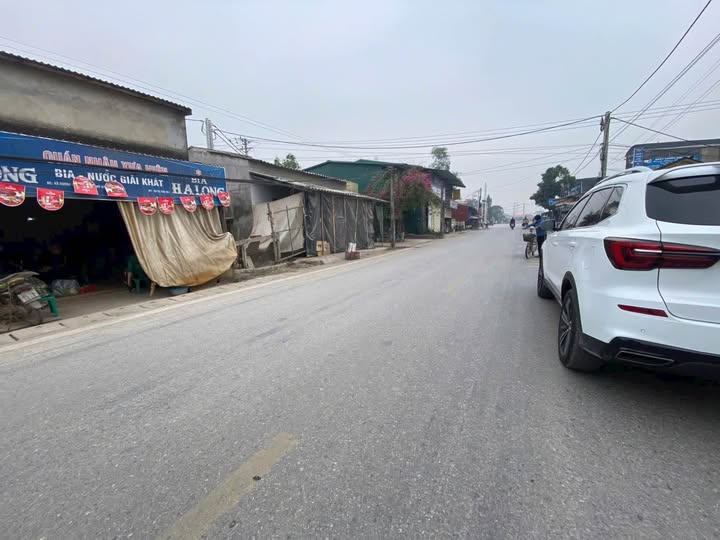 Xưởng 2000m2 mặt đường, điện nước đầy đủ, giá hời cho nhà đầu tư