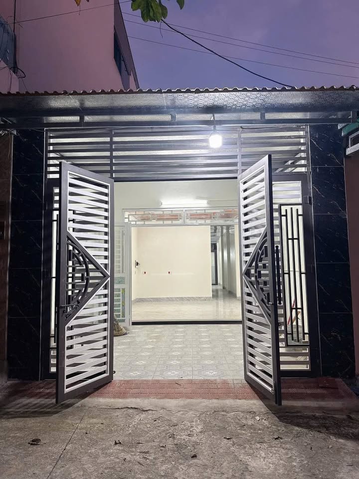 Tổ ấm an cư, nhà mới gần 100m2, đón tương lai tươi sáng