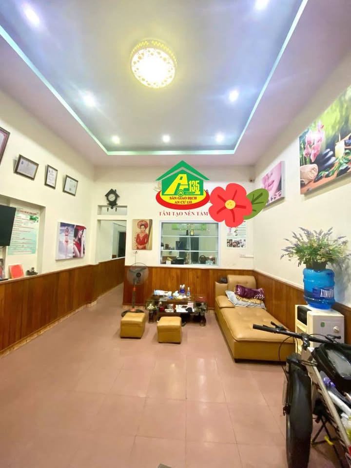 Nhà 2 tầng 77m2, mặt tiền 4m, nở hậu, kinh doanh tốt tại Trương Hán Siêu, Ninh Bình