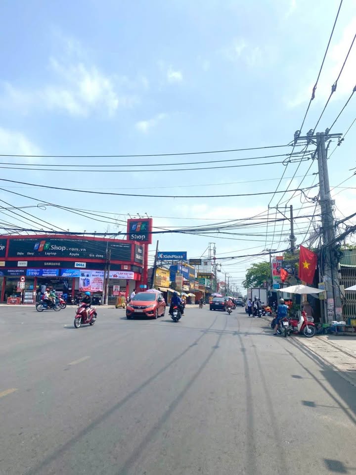 Nhà thổ cư 115m2 trung tâm Trảng Dài 3 phòng ngủ, hẻm xe 9 chỗ tận sân, chỉ nhỉnh 3 tỷ