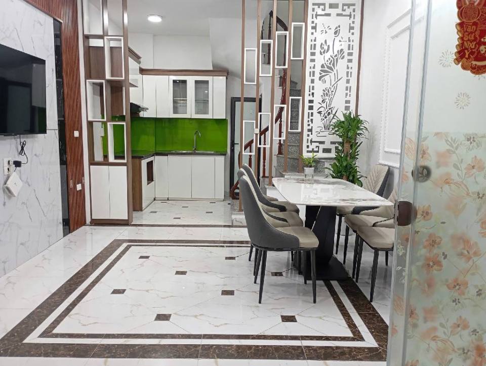 Nhà 5 tầng "ngon lành cành đào" ở Phúc Lợi, Long Biên