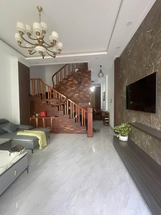 Bán nhà 4 tầng kèm nội thất, 67m2, hẻm xe hơi, gần đại học Đà Lạt - 7.8 tỷ