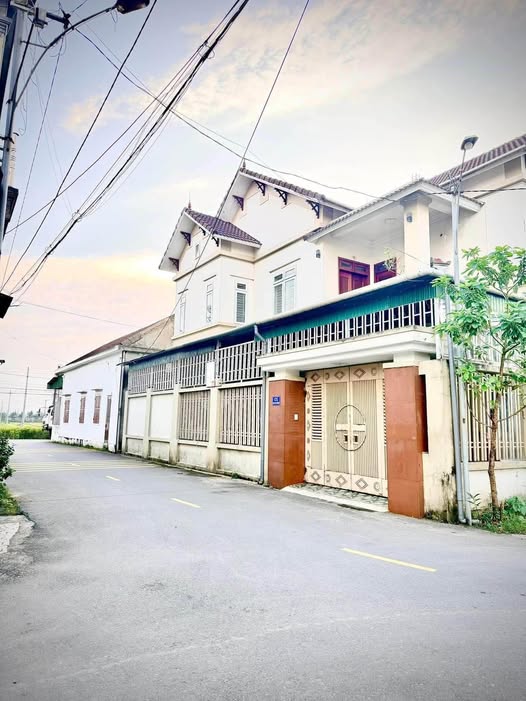 Bán nhà 2.5 tầng hiện đại, đường thông thoáng tại tổ dân phố 4, phường Hà Huy Tập, giá nhỉnh 5 tỷ