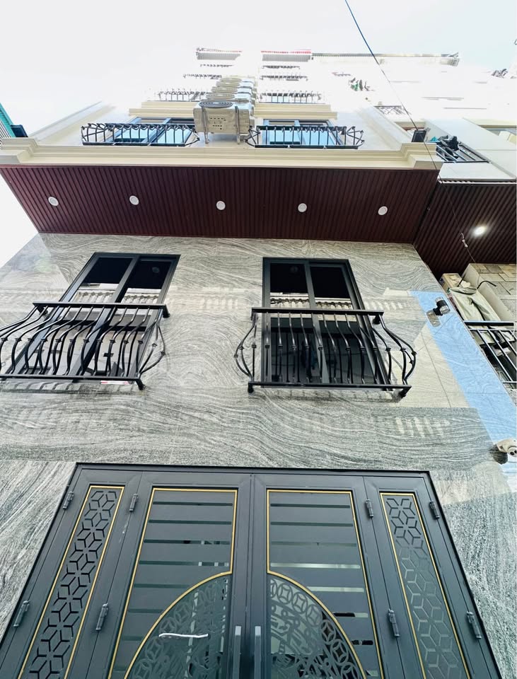 Bán tòa căn hộ 7 tầng mới tinh tại Phú Diễn, 15 phòng full nội thất, ô tô sát cổng, đầu tư sinh lời