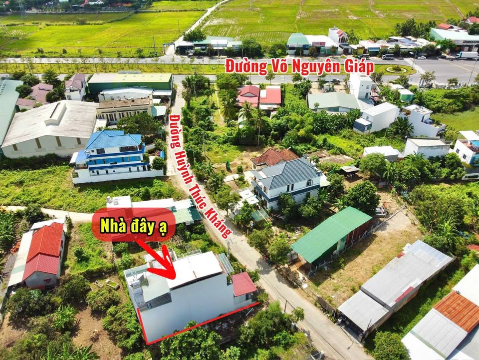 Nhà 3 tầng mặt tiền đường Huỳnh Thúc Kháng, diện tích 120m2, giá 3.5 tỷ