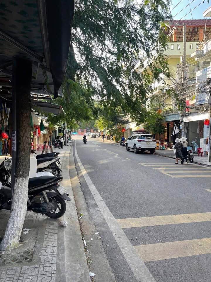 Bán nhà mặt tiền kinh doanh đường Tháp Bà, khu vực sầm uất bậc nhất thành phố Nha Trang, chỉ cách biển 200m