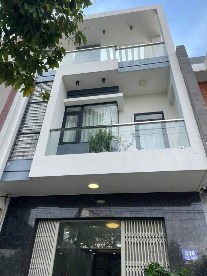 Nhà 1 trệt 2 lầu mới đẹp, kinh doanh tốt tại Long Xuyên - Giá 5 tỷ