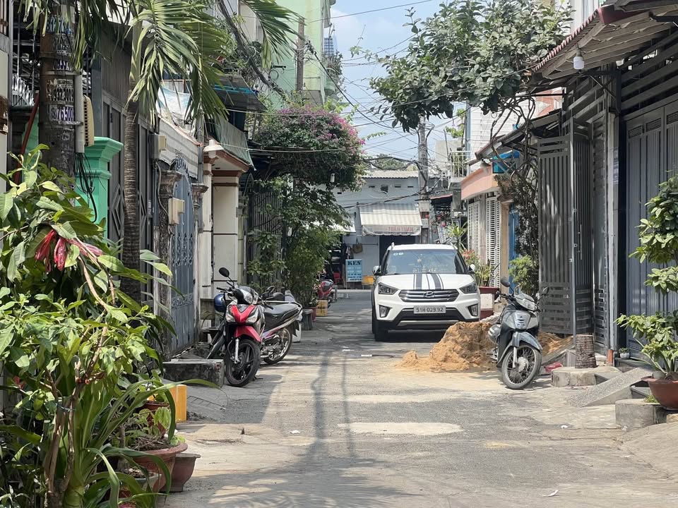 Bán nhà 3 tầng Tân Bình, hẻm xe tải 6m, giá 5.95 tỷ
