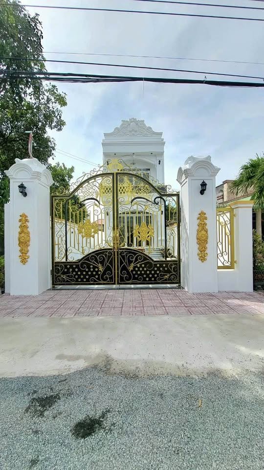 Nhà 1 trệt 1 lầu mới đẹp, kinh doanh sầm uất tại Ninh Phú, Tây Ninh