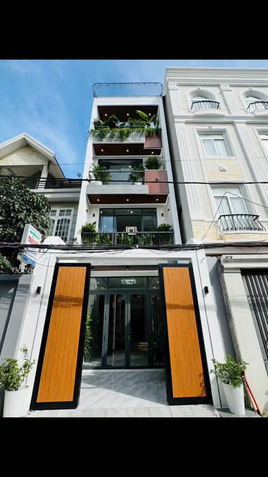 Nhà 4 tầng mặt tiền đường Tô Hiến Thành, Vũng Tàu, full nội thất nhập khẩu, gần biển