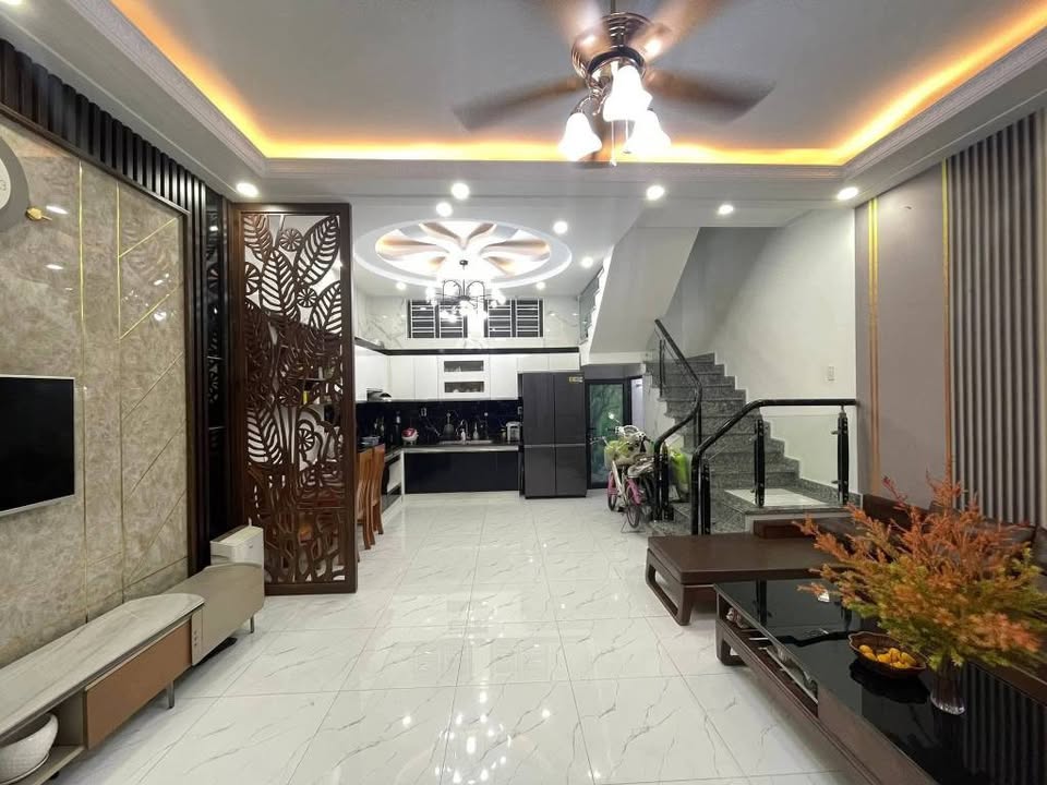 Bán nhà 3 tầng Miếu Hai Xã, gần Aeon Mall, 43m², giá 3.15 tỷ