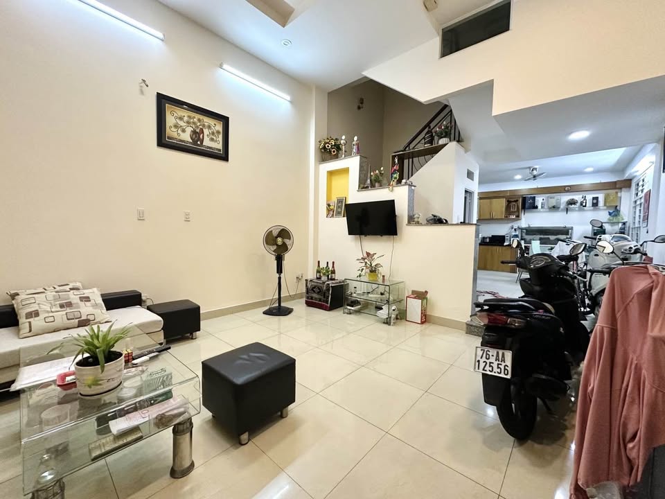 Nhà 5 tầng Phú Nhuận, hẻm 5m gần mặt tiền, giá chỉ 11.2 tỷ