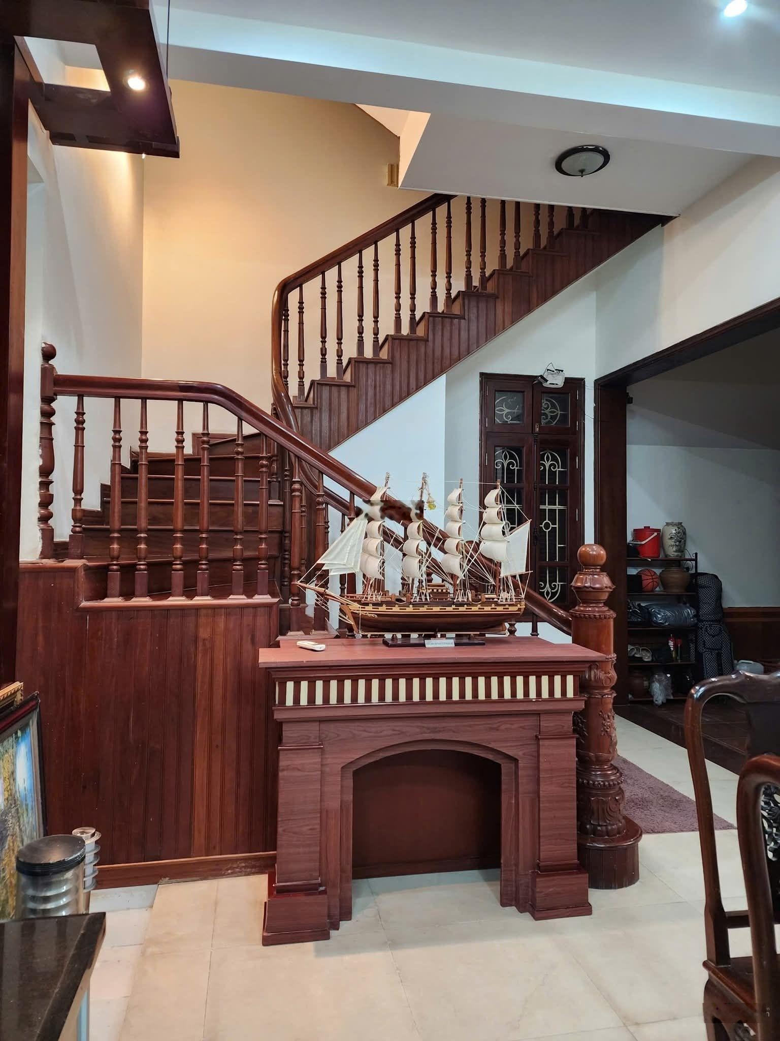 Ngọc Khánh Ba Đình 85m2 x 6 tầng MT 5m giá 26 tỷ, ô tô tránh, THANG MÁY