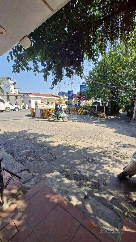 Bán nhà mặt phố Phú Viên KD đỉnh 22m2, 2T, MT 3.1m giá 2.6 tỷ