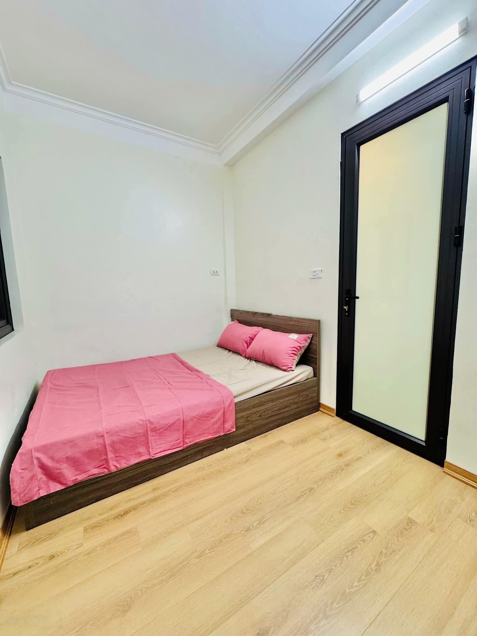 Bán nhà phố Tân Mai, mặt ngõ ô tô, kinh doanh 25m2, 5 tầng, MT 4m, giá 3,2 tỷ.