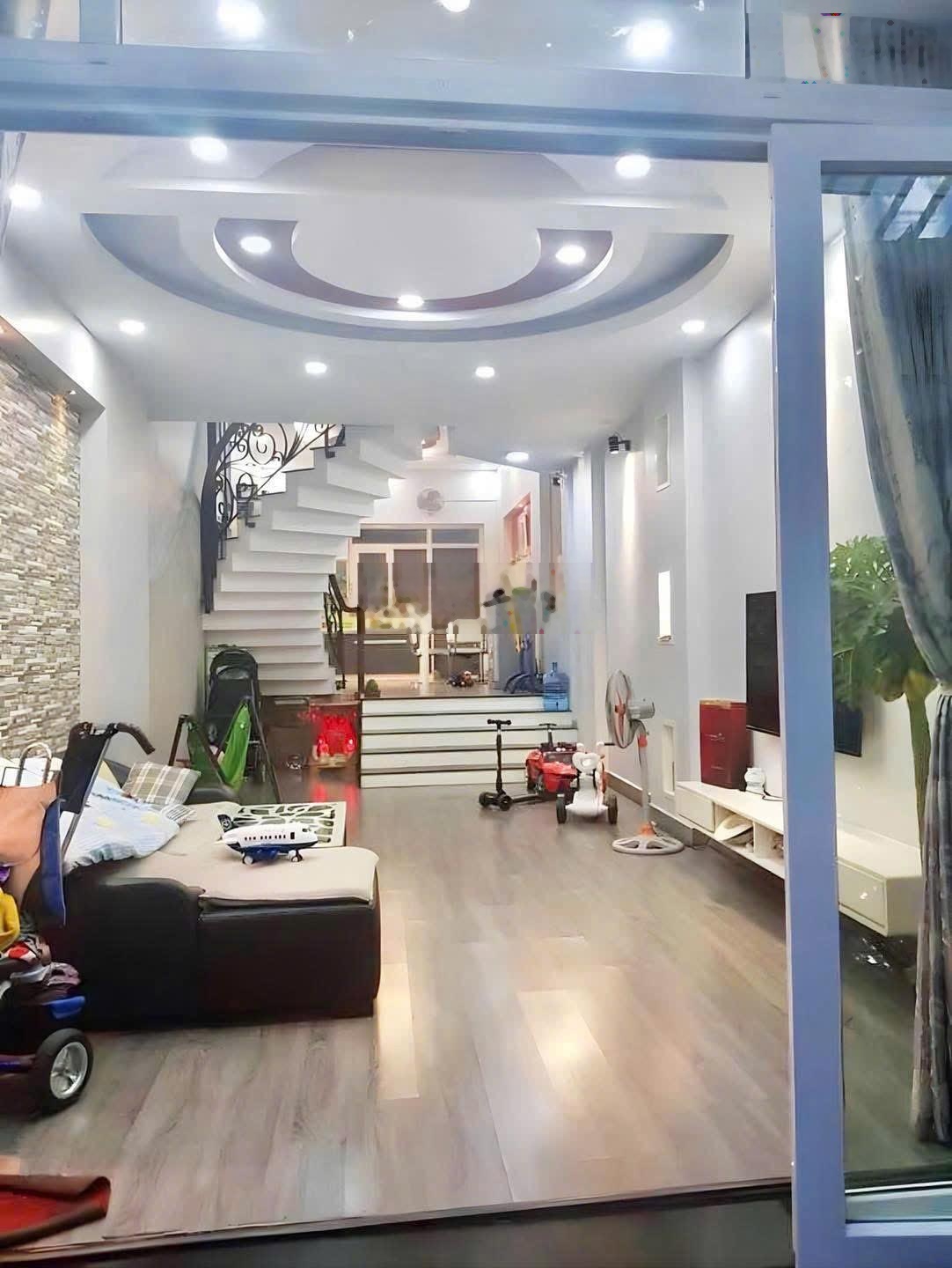 Chủ cần bán gấp căn nhà ngay tại đường Vũ Tùng _ Bình Thạnh. Giá ngợp , thích hợp để Đầu Tư hoặc ở