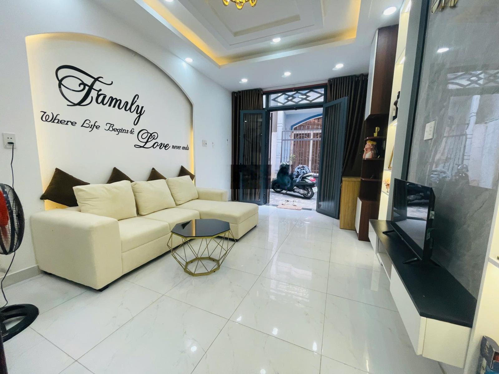 Bán nhà lầu 2PN, 2WC full nội thất cao cấp. Cạnh công viên Làng Hoa, Gò Vấp. Giá 4tỷ650 TL