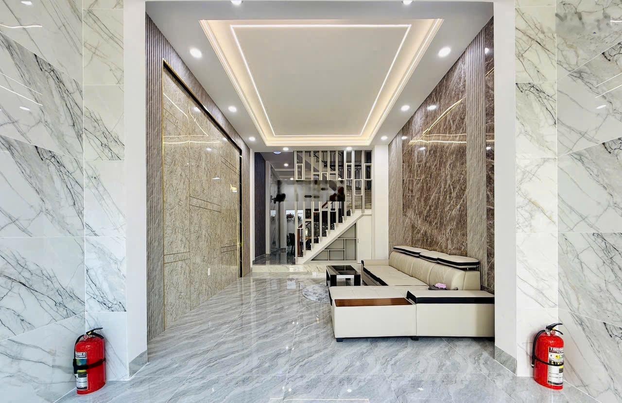 Bán gấp căn nhà 55m2 đường Hoàng Hoa Thám phường 5 quận Bình Thạnh. Giá 1tỷ680 triệu. Sổ riêng