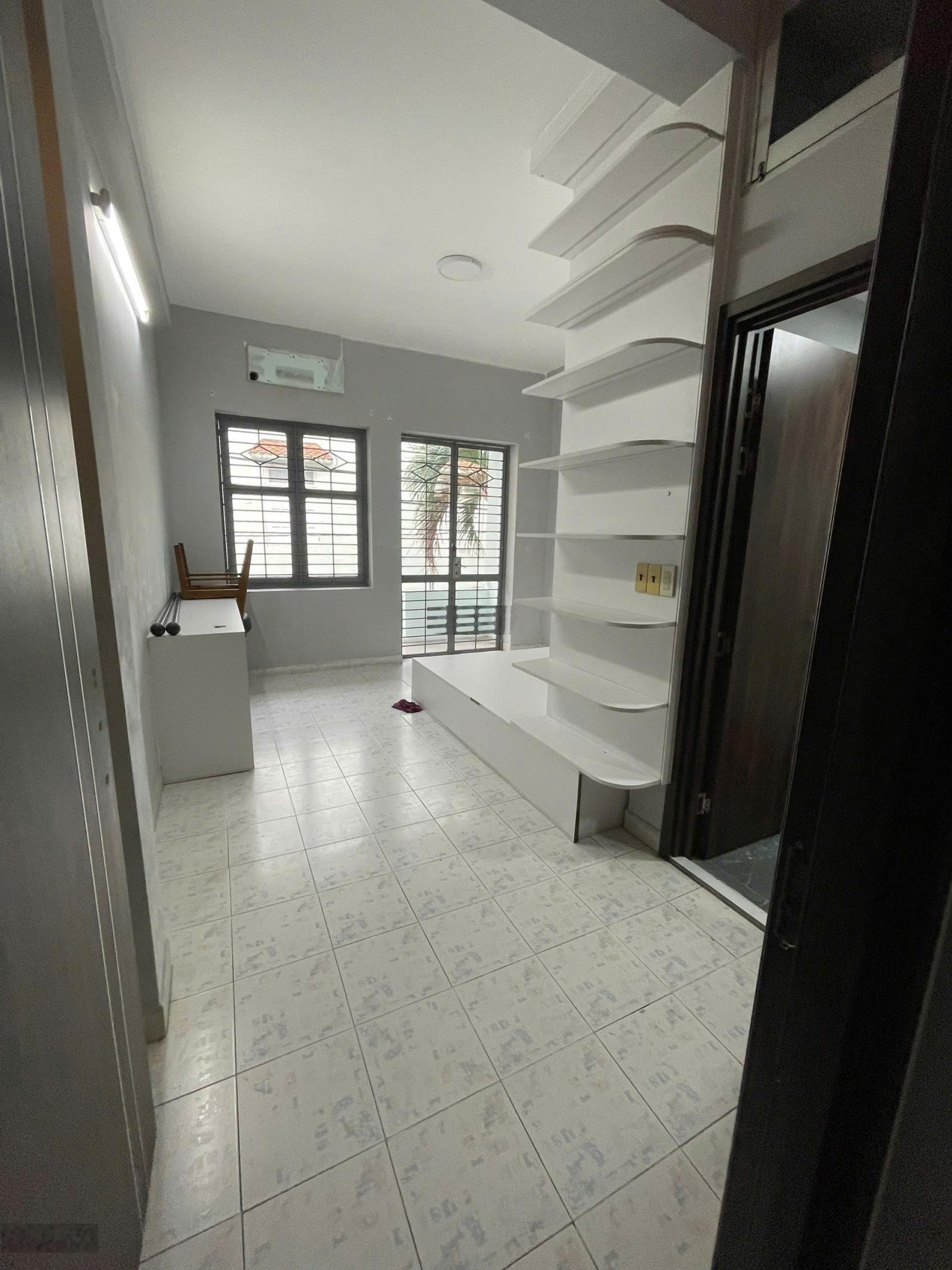 Bán nhà đi Mỹ Nguyễn Văn Đậu, P5, 45m2 ngang 5m (Nở hậu 7m) 2tầng 3 phòng có sân để xe máy rộng rãi