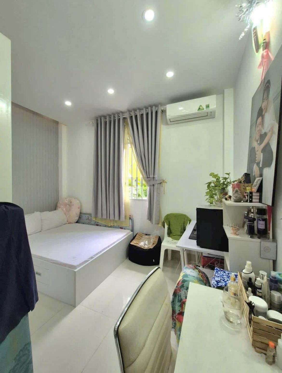 Chủ gửi căn nhà Sổ Riêng Hoàn Công Đủ 66m2 đường Trường Sa BT giá 3tỷ780triệu