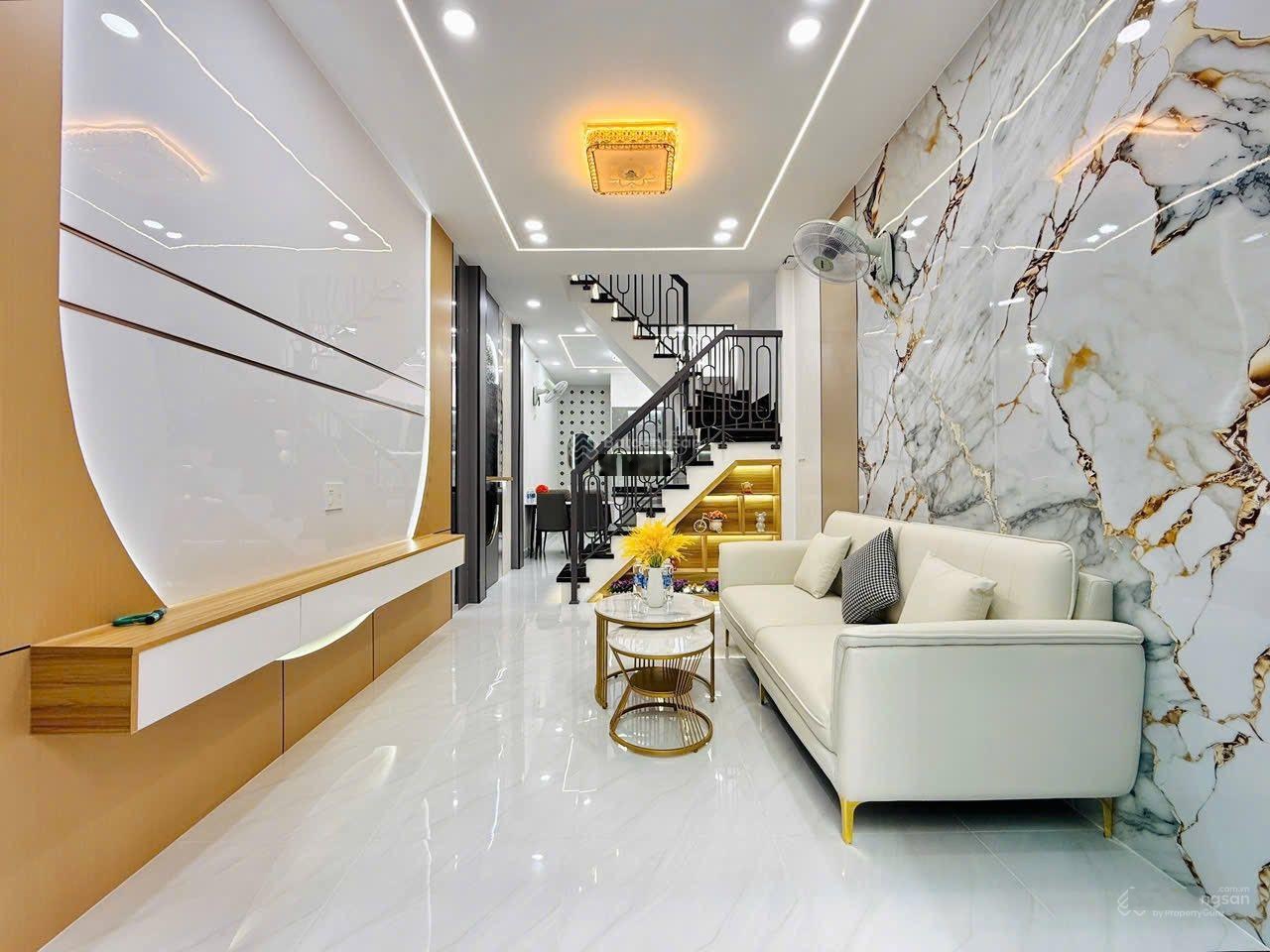 Chính chủ 3 tỷ 8 nguyên hồng sổ sẵn, sẵn hd thuê 2 năm 18 triệu/ tháng, đg 6m vài bước ra mặt tiền