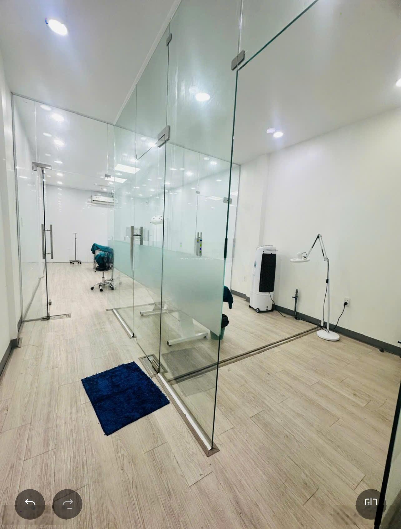 Cho thuê nhà mặt tiền kinh doanh đắc địa đường 3/2, quận 10. Giá chỉ 4x