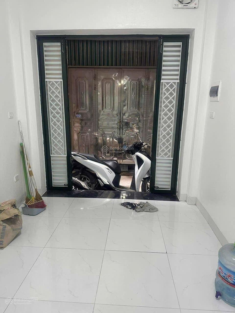 Siêu đẹp xây mới 3tỷ9 cầu giấy ngõ 3 gác thông tứ phía giao dịch nhanh