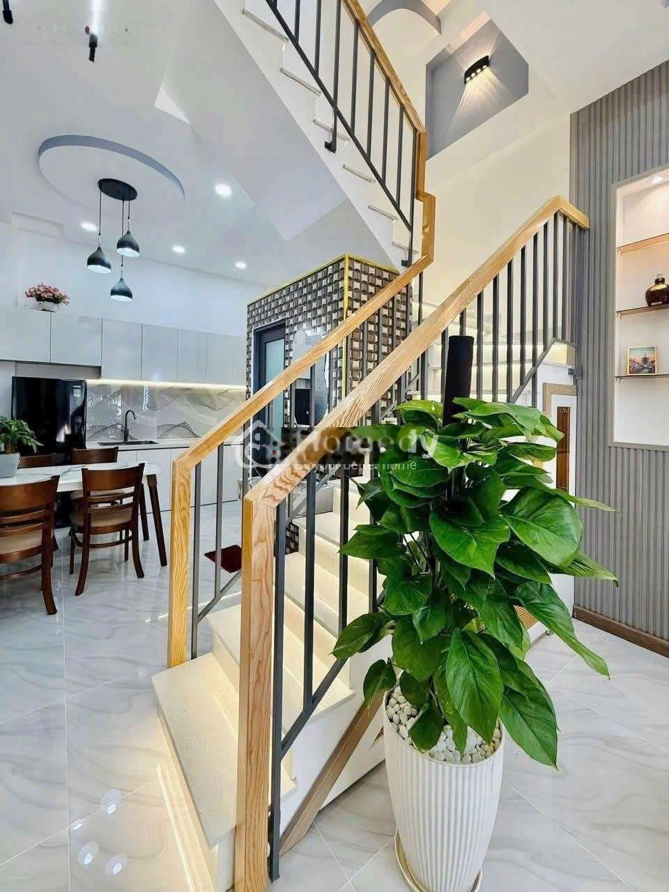 Nhà giá siêu tốt chỉ 1 tỷ 860. Ngay trục đường Nguyễn Sơn, Tân Phú