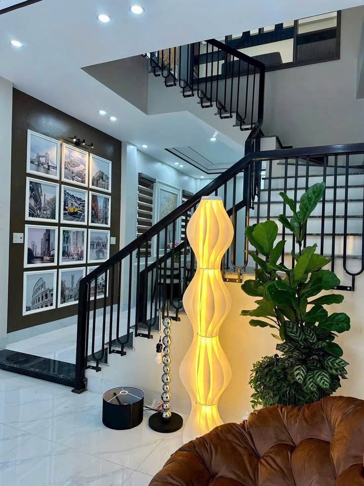 Nhà lô góc 4 tầng kinh doanh siêu lợi nhuận Ngọc Châu, Hải Dương