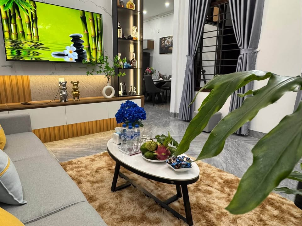 Bán nhà gác lửng 2 phòng ngủ gần ngã tư Nguyễn Trãi - Nguyễn Đình Chiểu, hẻm xe hơi, tặng nội thất