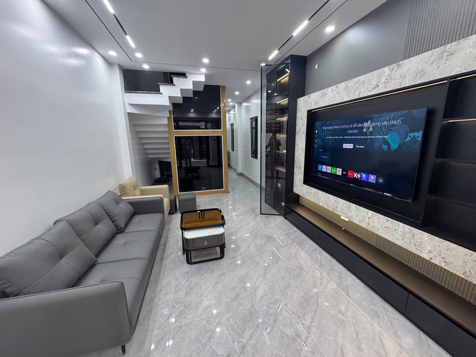 Nhà Long Biên xịn sò, full nội thất, sẵn sàng đón chủ mới