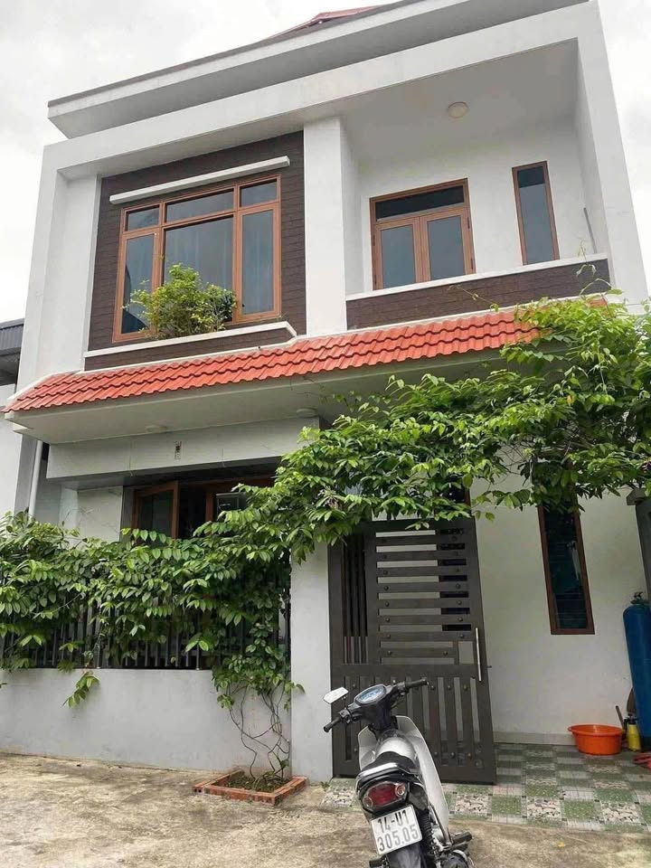 Nhà Cẩm Phả 2 tầng đẹp như mơ, 3 ngủ đủ dùng, giá 2.7 tỷ - chốt nhanh tay