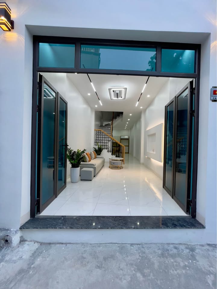 Bán nhà 3 tầng trung tâm Trường Thi – Hạc Thành, giá hơn 2 tỷ