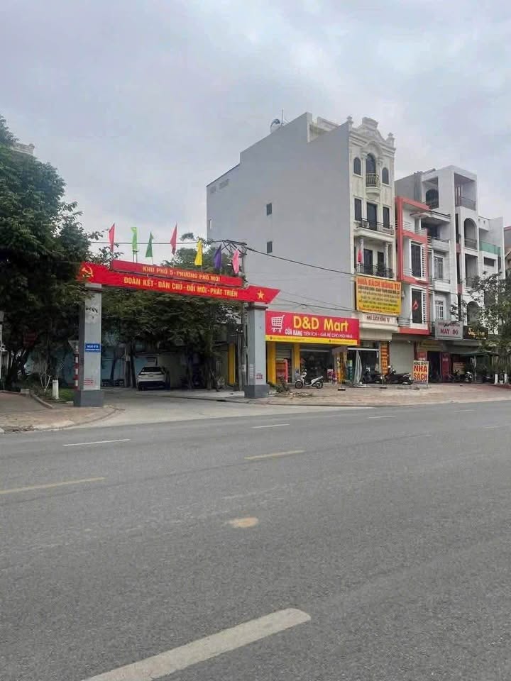 Bán đất Quế Võ, 81m2, mặt tiền 4.5m, đường 15m, sổ đỏ trao tay