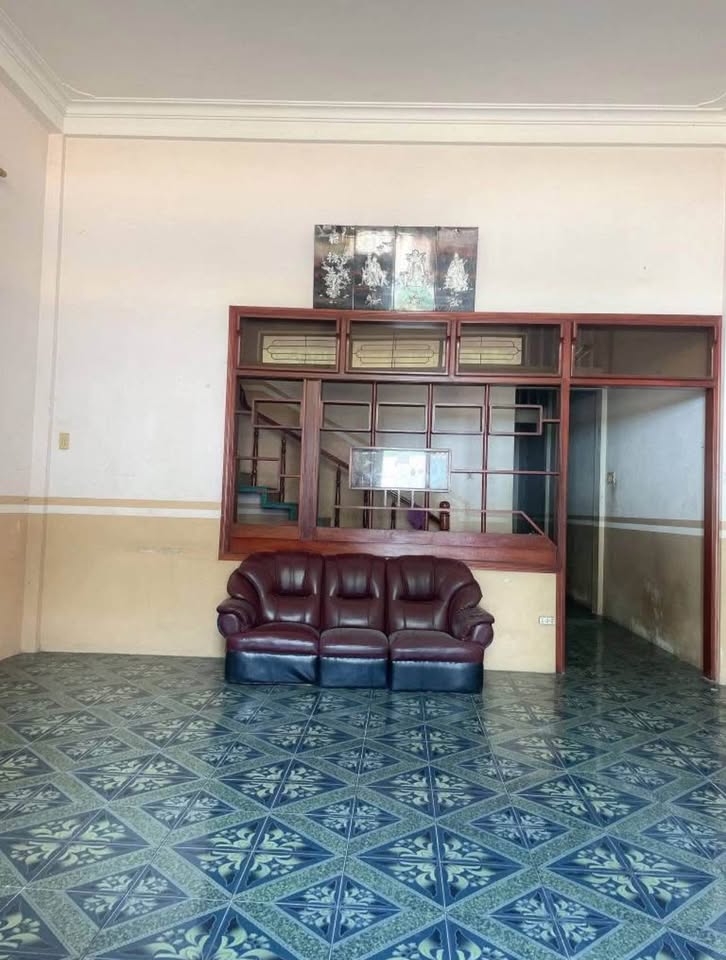 Tọa lạc tại phường Ghềnh Ráng, thành phố Quy Nhơn, tỉnh Bình Định