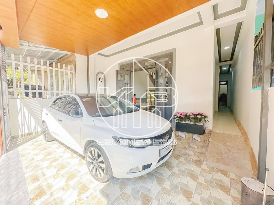 Nhà xinh 3 ngủ, sân thượng chill chill, sẵn xe hơi