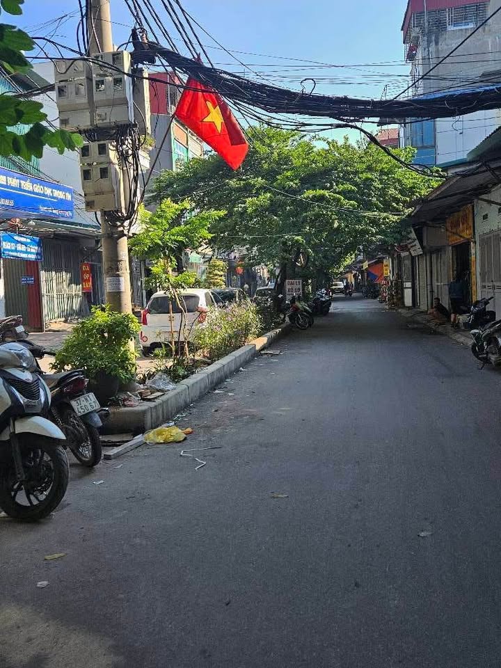 Bán nhà Thanh Xuân, 30m², 3 tầng, 2 thoáng, 3.98 tỷ - Ngõ nông, gần phố