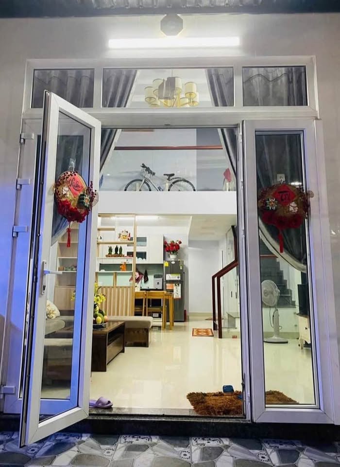 Bán nhà 2 tầng kiệt ô tô Xuân Thuỷ, Huế, 63m2 sổ hồng, giá 2.4 tỷ - Sắm ngay kẻo lỡ