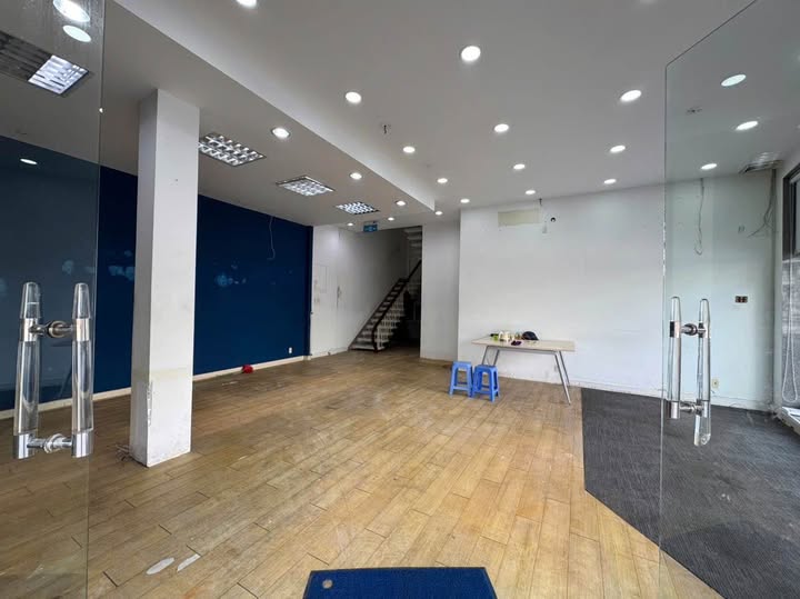 Cho thuê nhà góc 2 mặt tiền đường Quang Trung, Nha Trang - 70m2, 210m2 sử dụng