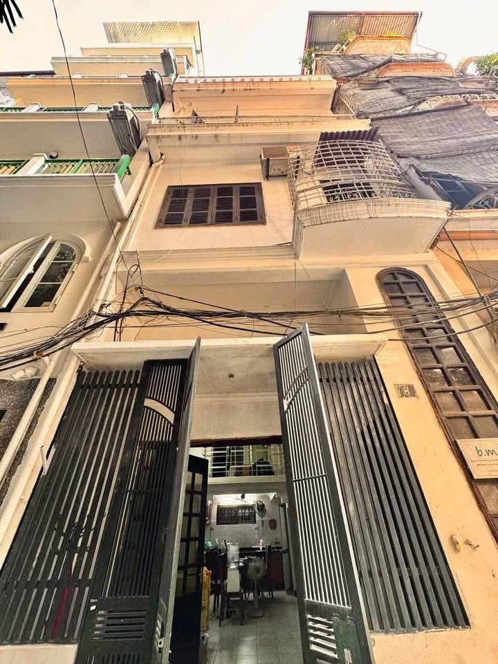 Hoàng Hoa Thám nhà phân lô oto đỗ cửa, 44m² sổ nở hậu, gần phố