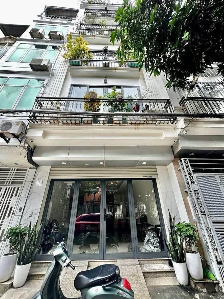 Nhà đẹp 6 tầng thang máy, sát phố Nguyễn Đức Cảnh, Hoàng Mai, giá yêu thương